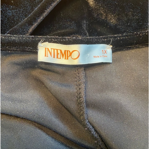 Beautiful black velvet dress - Picture 3 of 4